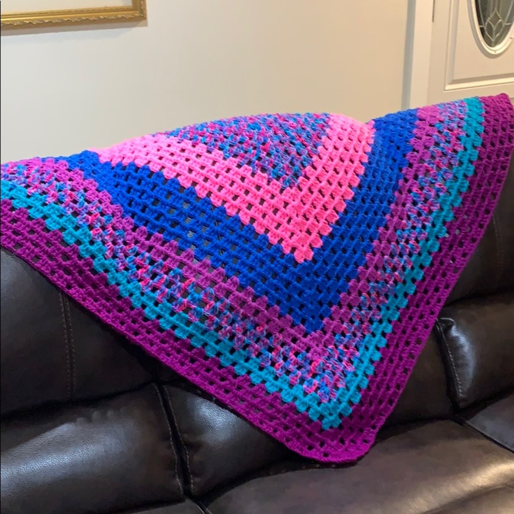 Handmade crochet quilt/throw - Picture 2 of 7